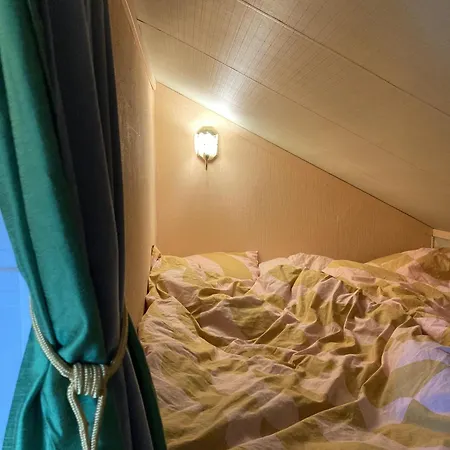 Suloinen Hellahuone Puutalossa Apartamento Turku